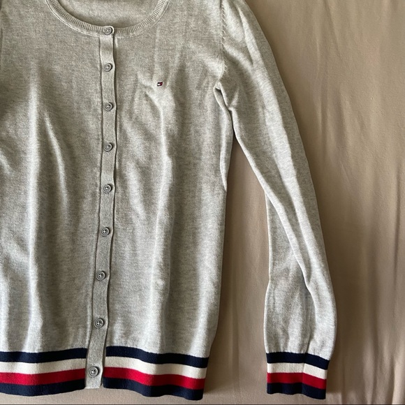 ✨3/$15✨tommy hilfiger button down longsleeve - Picture 4 of 7